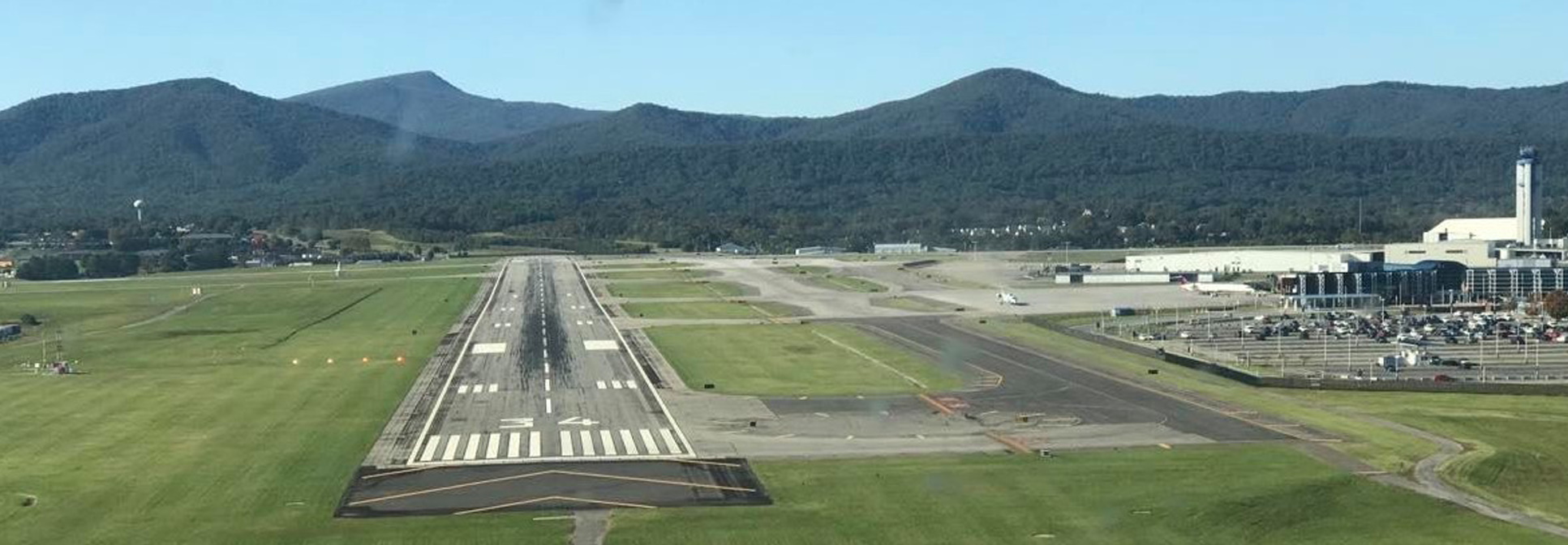Roanoke-Blacksburg Regional Airport runway
