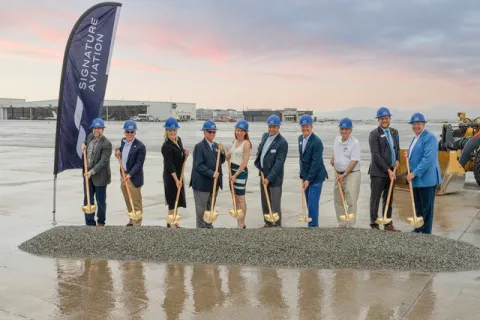 ROA and Roanoke regional leaders and Signature leadership pose with shovels and hard hats at groundbreaking event