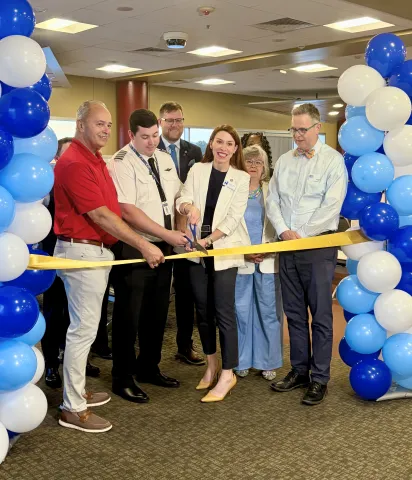 Mike Stewart, PSA Pilot, Amanda Marko, Eric Sichau, Evelyn Powers, Mayor Joe Cobb, and other dignitaries gather to cut the ribbon on DFW service at ROA